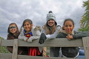 girls on wagon